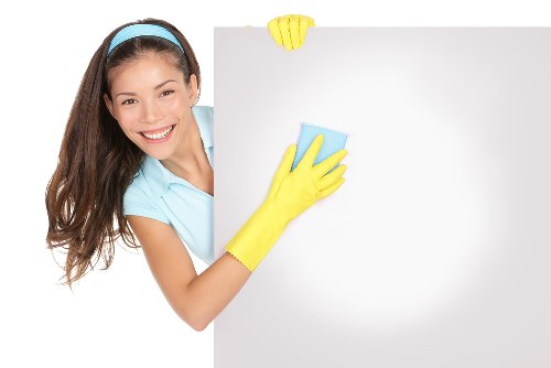 Supervisor handling an escalated carpet cleaning complaint